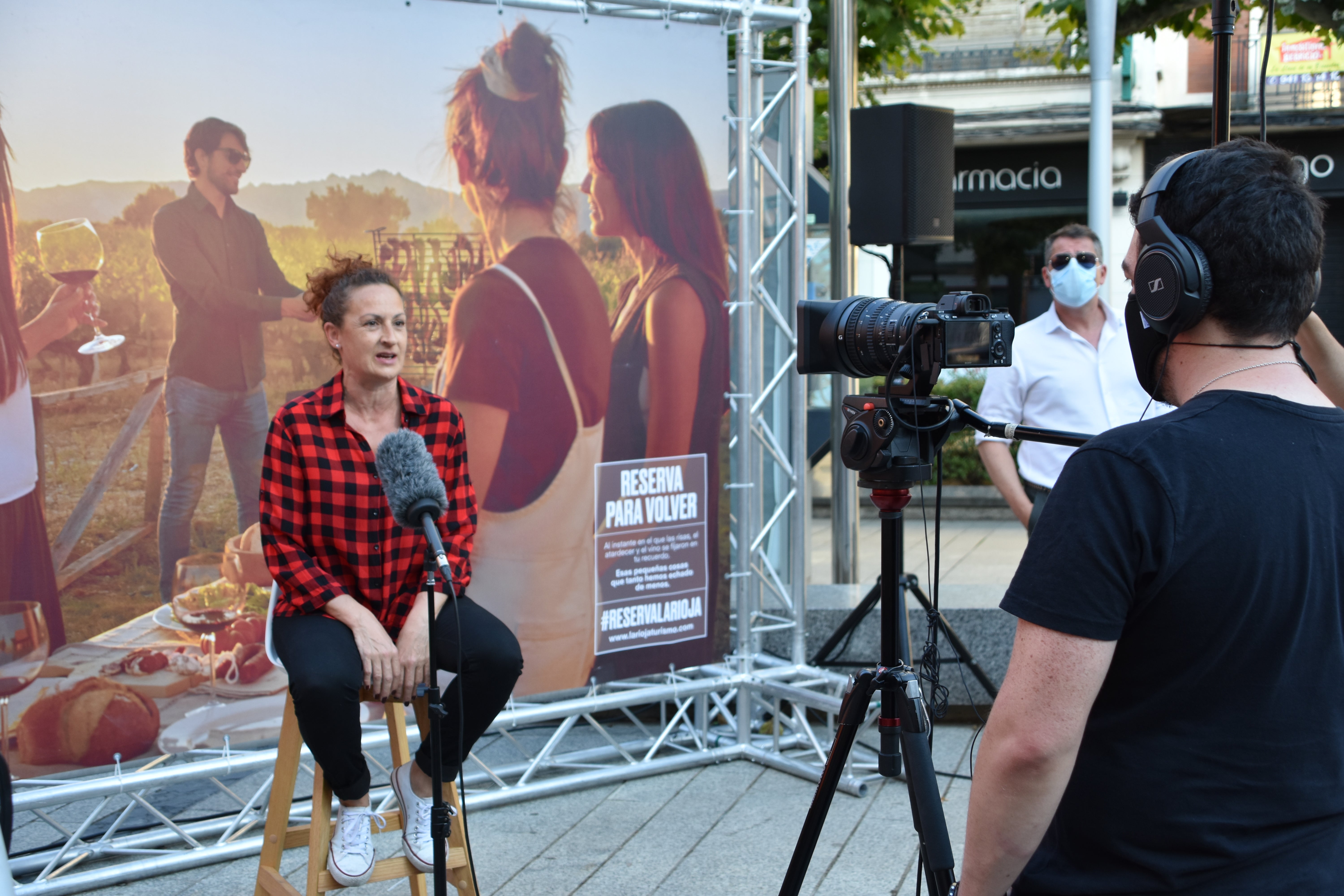 El actor Nacho Guerreros no ha dudado en ir a contar las maravillas de su localidad para apoyar el turismo riojano
