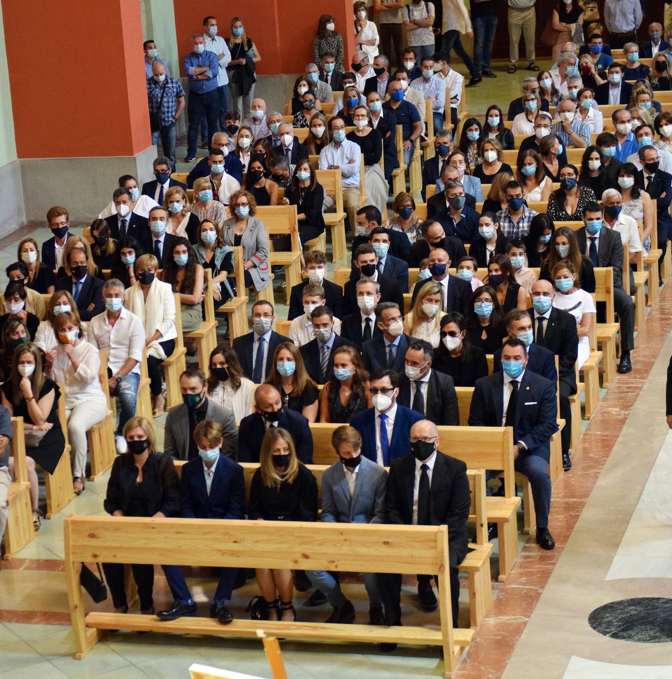 El emotivo funeral por el jefe de los GAR se ha celebrado en la iglesia de Nuestra señora de Valvanera, en Logroño