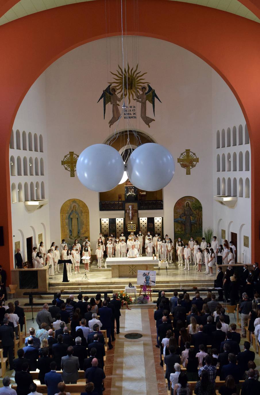 El emotivo funeral por el jefe de los GAR se ha celebrado en la iglesia de Nuestra señora de Valvanera, en Logroño