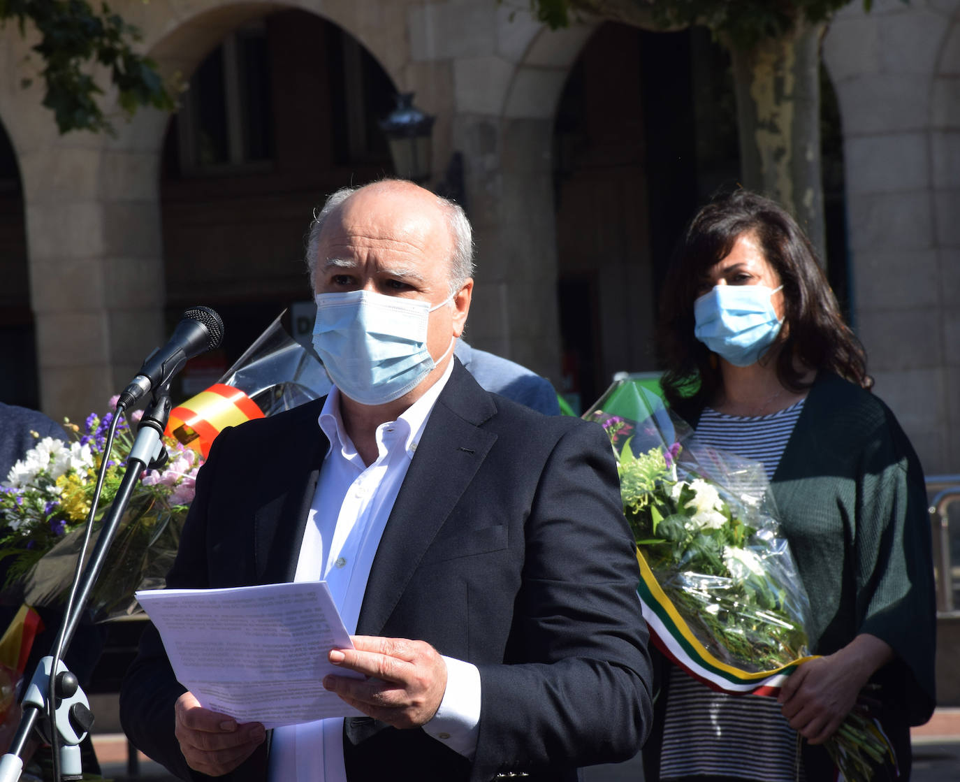 El paseo de El Espolón ha acogido el acto conmemorativo del aniversario del asesinato del concejal popular de Ermua