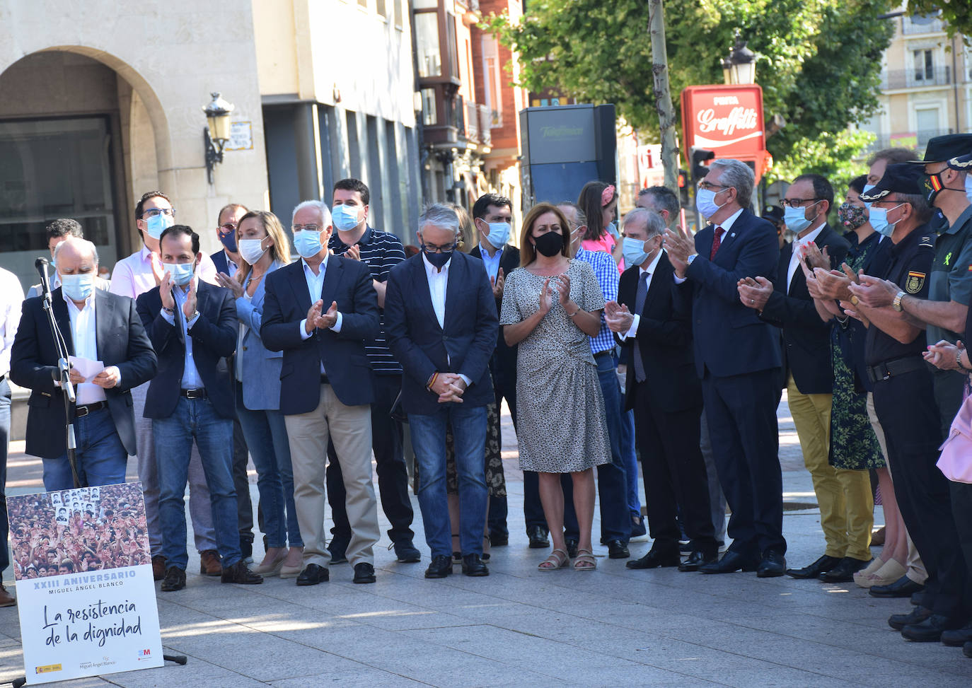 El paseo de El Espolón ha acogido el acto conmemorativo del aniversario del asesinato del concejal popular de Ermua