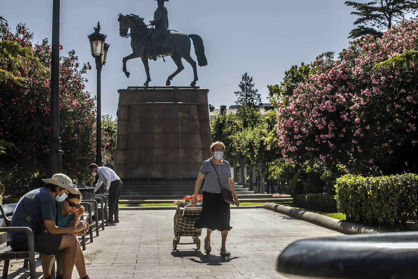 Los logroñeses no han esperado a que la obligatoriedad del 'tapabocas' entre en vigor para su uso mayoritario