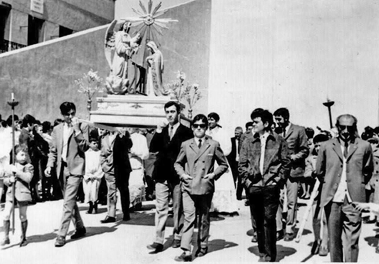 La Retina: procesión con la patrona de El Villar de Arnedo en 1958