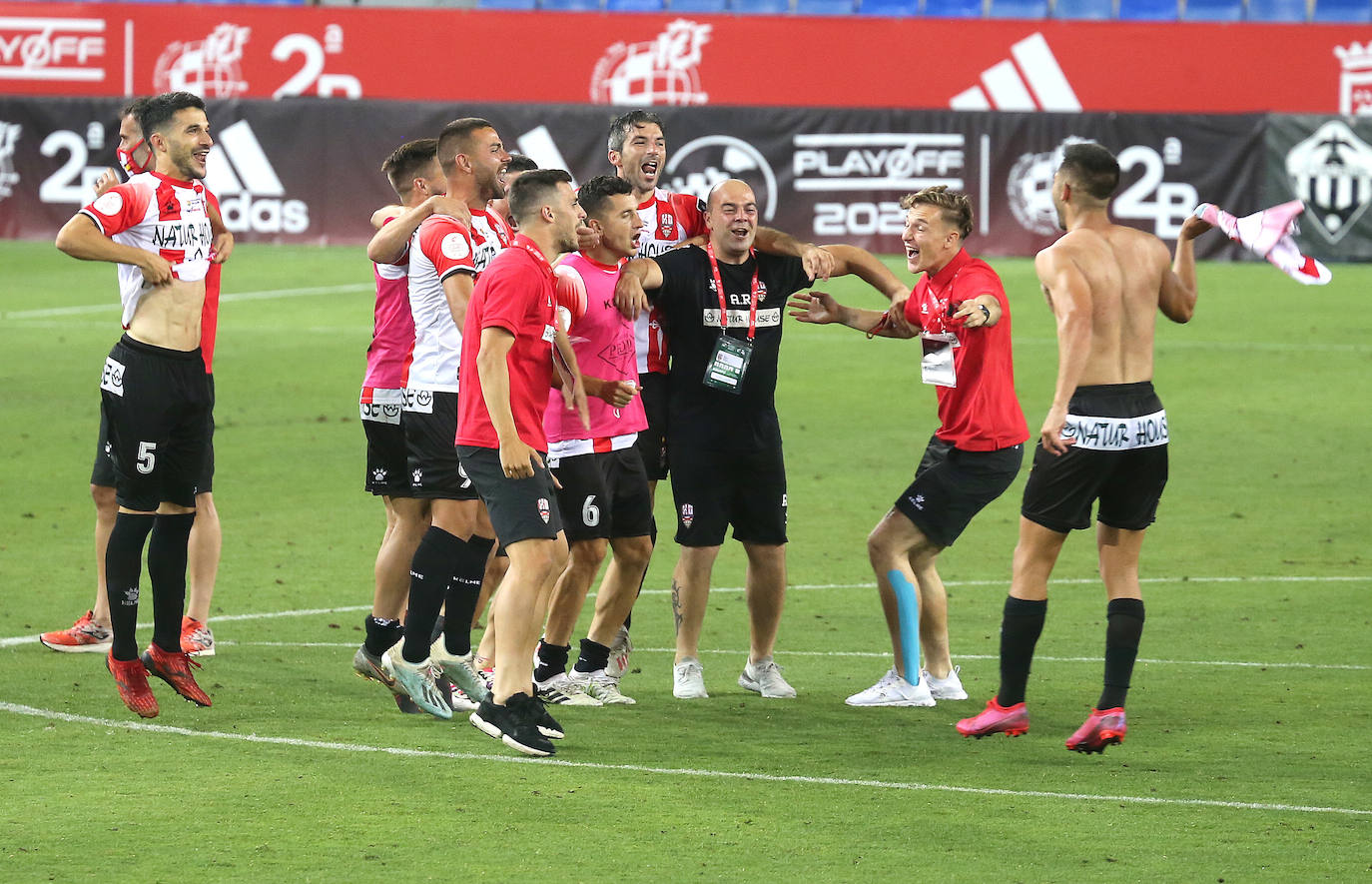 Los de Sergio Rodríguez ascienden a Segunda División tras superar al Castellón en la tanda de penaltis