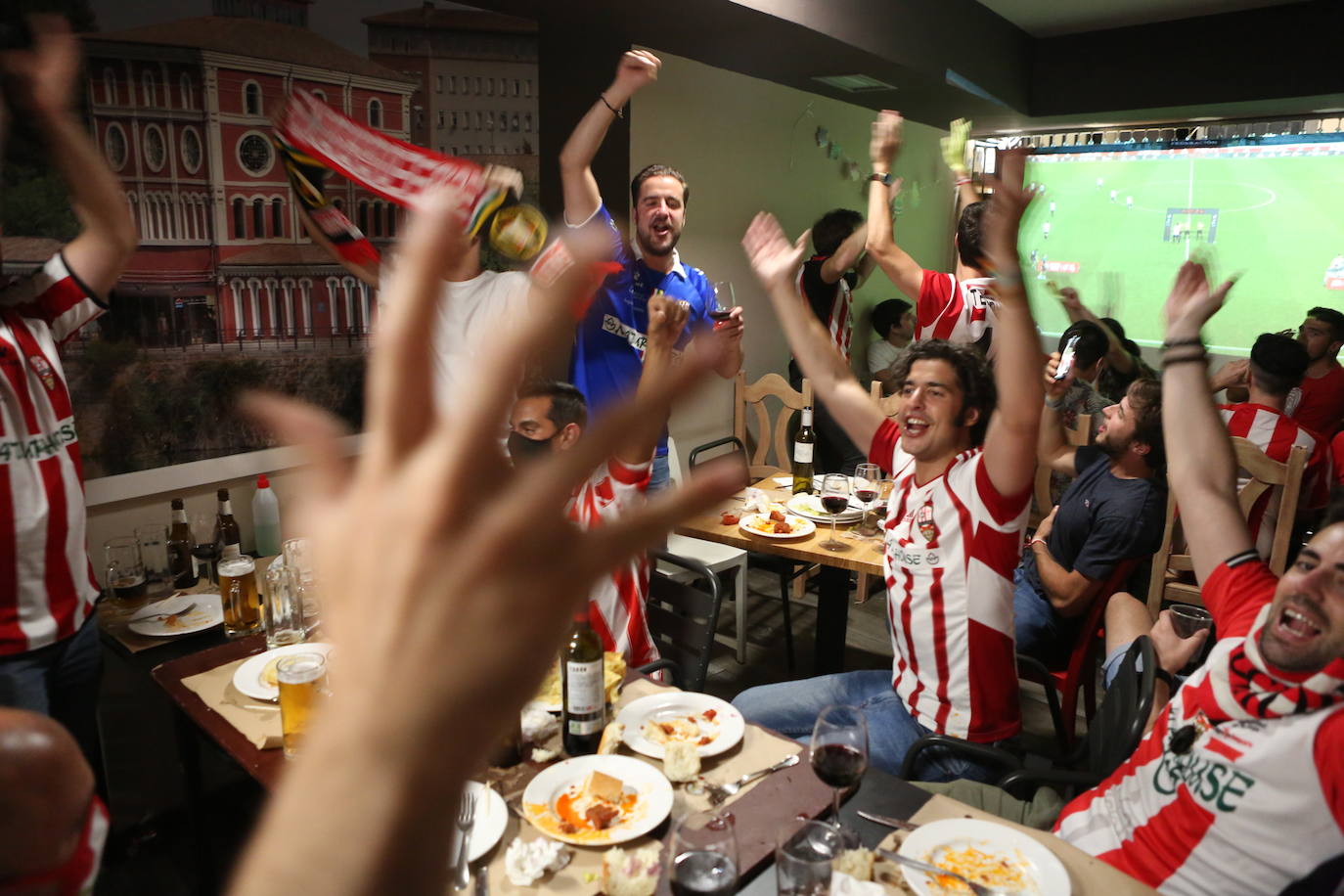 La afición blanquirroja ha sufrido bastante durante el encuentro frente al Castellón, pero finalmente ha merecido la pena