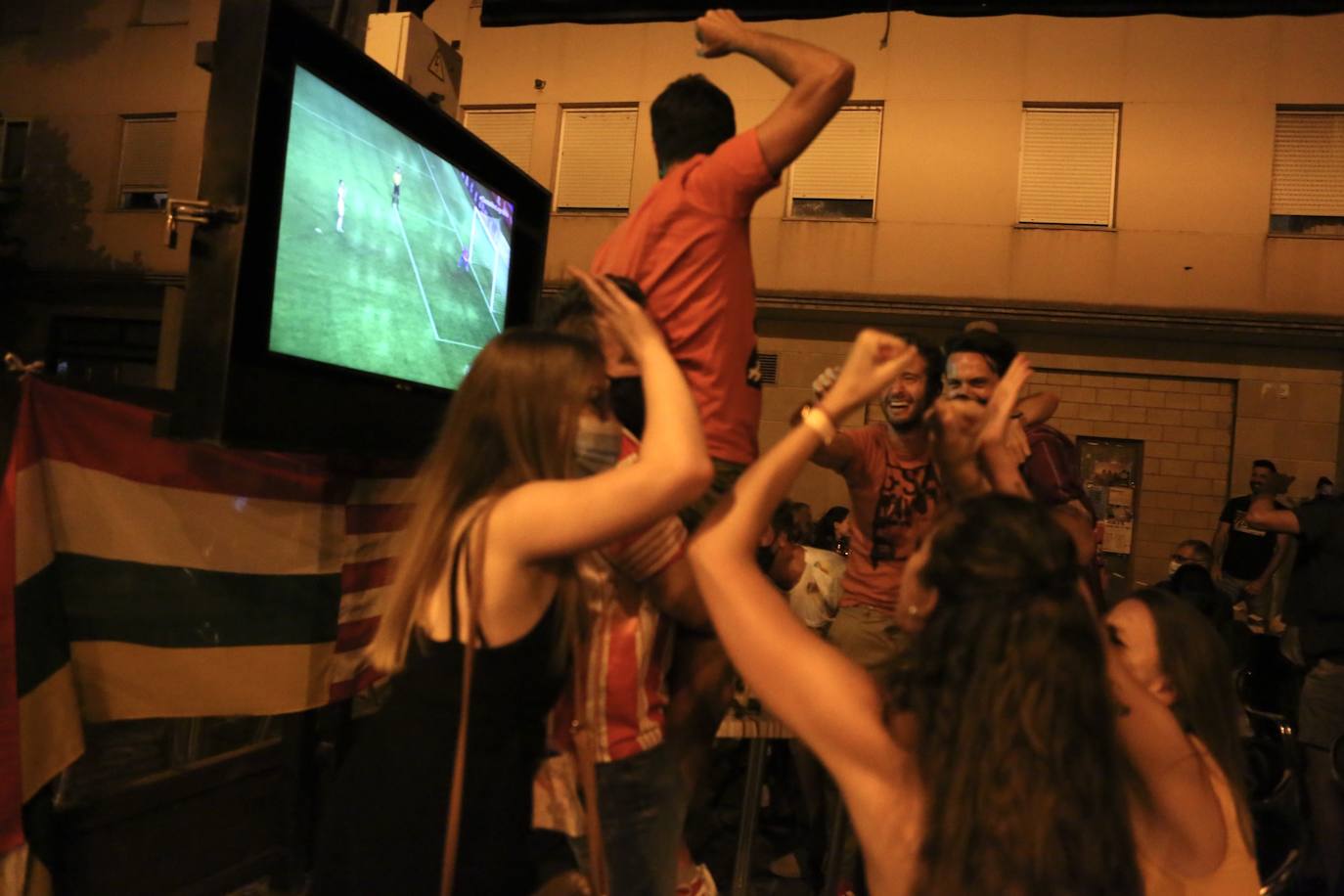 Fotos: Los penaltis, en la calle: agonía y delirio