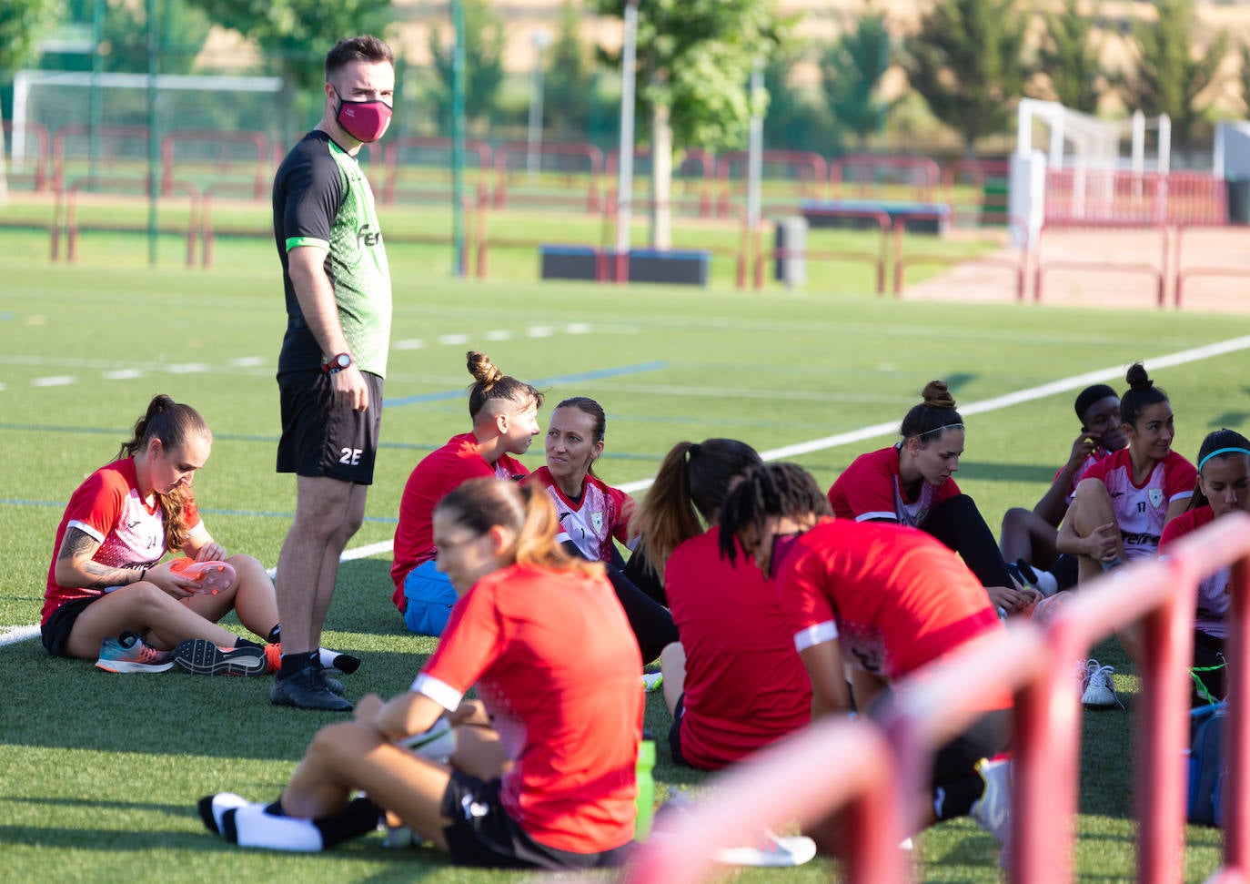 Las logroñesas iniciaron este lunes la pretemporada con un proyecto ilusionante y reconocido, pero con las incertidumbres que genera el coronavirus