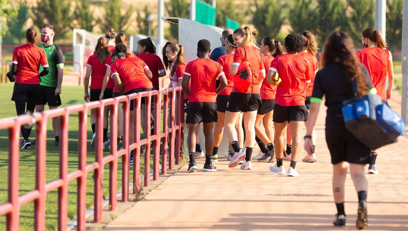 Las logroñesas iniciaron este lunes la pretemporada con un proyecto ilusionante y reconocido, pero con las incertidumbres que genera el coronavirus