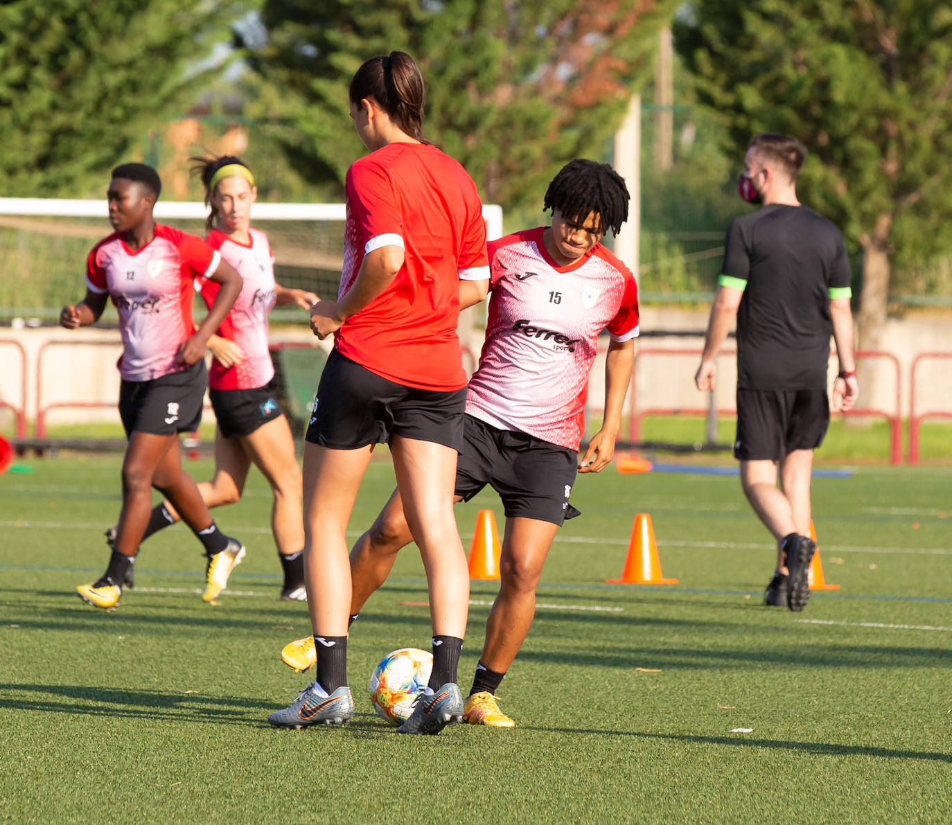 Las logroñesas iniciaron este lunes la pretemporada con un proyecto ilusionante y reconocido, pero con las incertidumbres que genera el coronavirus