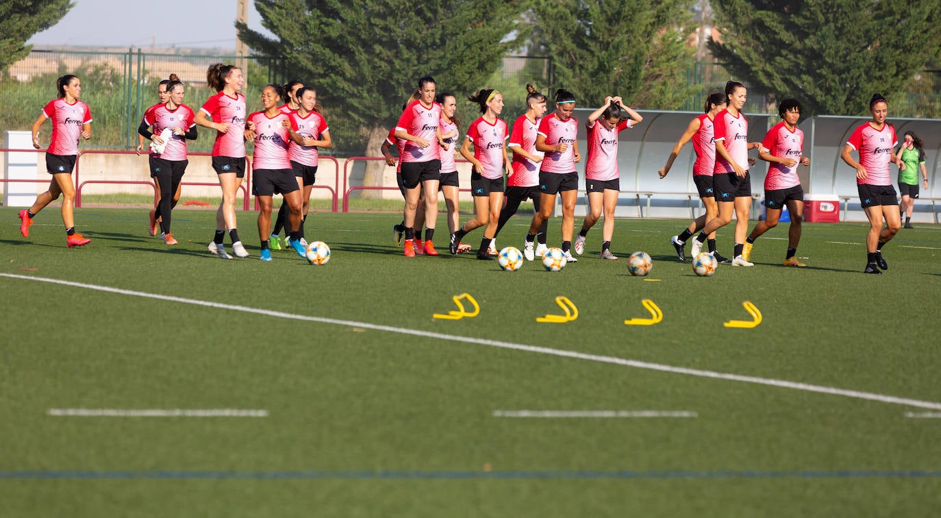 Las logroñesas iniciaron este lunes la pretemporada con un proyecto ilusionante y reconocido, pero con las incertidumbres que genera el coronavirus