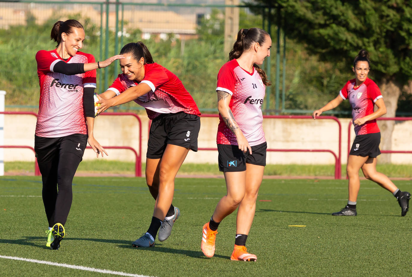 Las logroñesas iniciaron este lunes la pretemporada con un proyecto ilusionante y reconocido, pero con las incertidumbres que genera el coronavirus