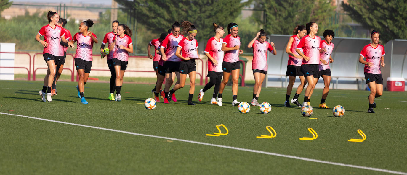 Las logroñesas iniciaron este lunes la pretemporada con un proyecto ilusionante y reconocido, pero con las incertidumbres que genera el coronavirus