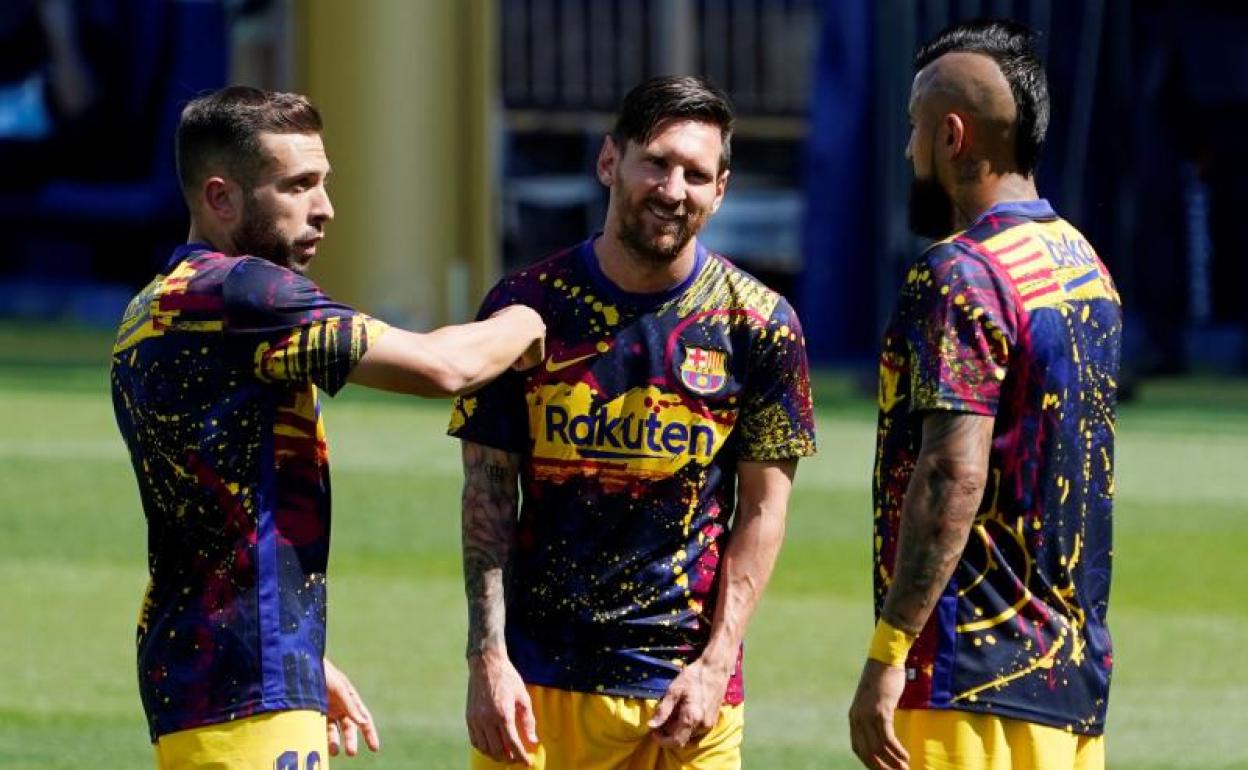 Jordi Alba, Leo Messi y Arturo Vidal. 