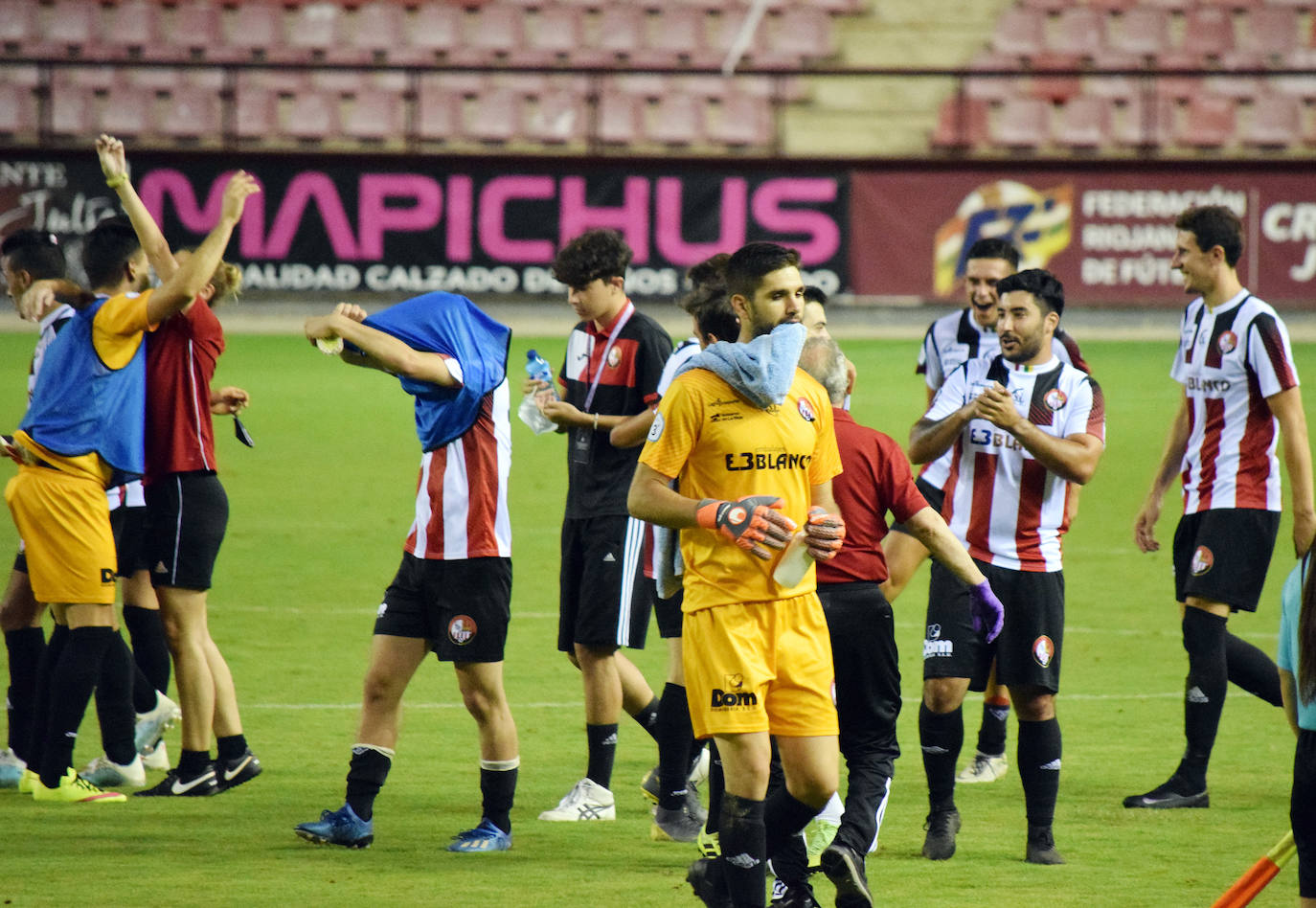 Los blanquirrojos llegan a la categoría de bronce del fútbol español tras empatar con el Varea en Las Gaunas