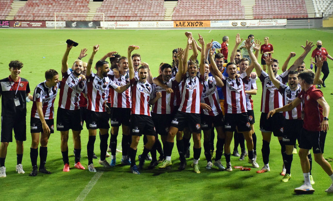 Los blanquirrojos llegan a la categoría de bronce del fútbol español tras empatar con el Varea en Las Gaunas