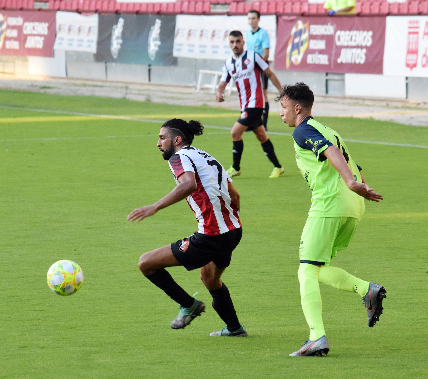 Los blanquirrojos llegan a la categoría de bronce del fútbol español tras empatar con el Varea en Las Gaunas