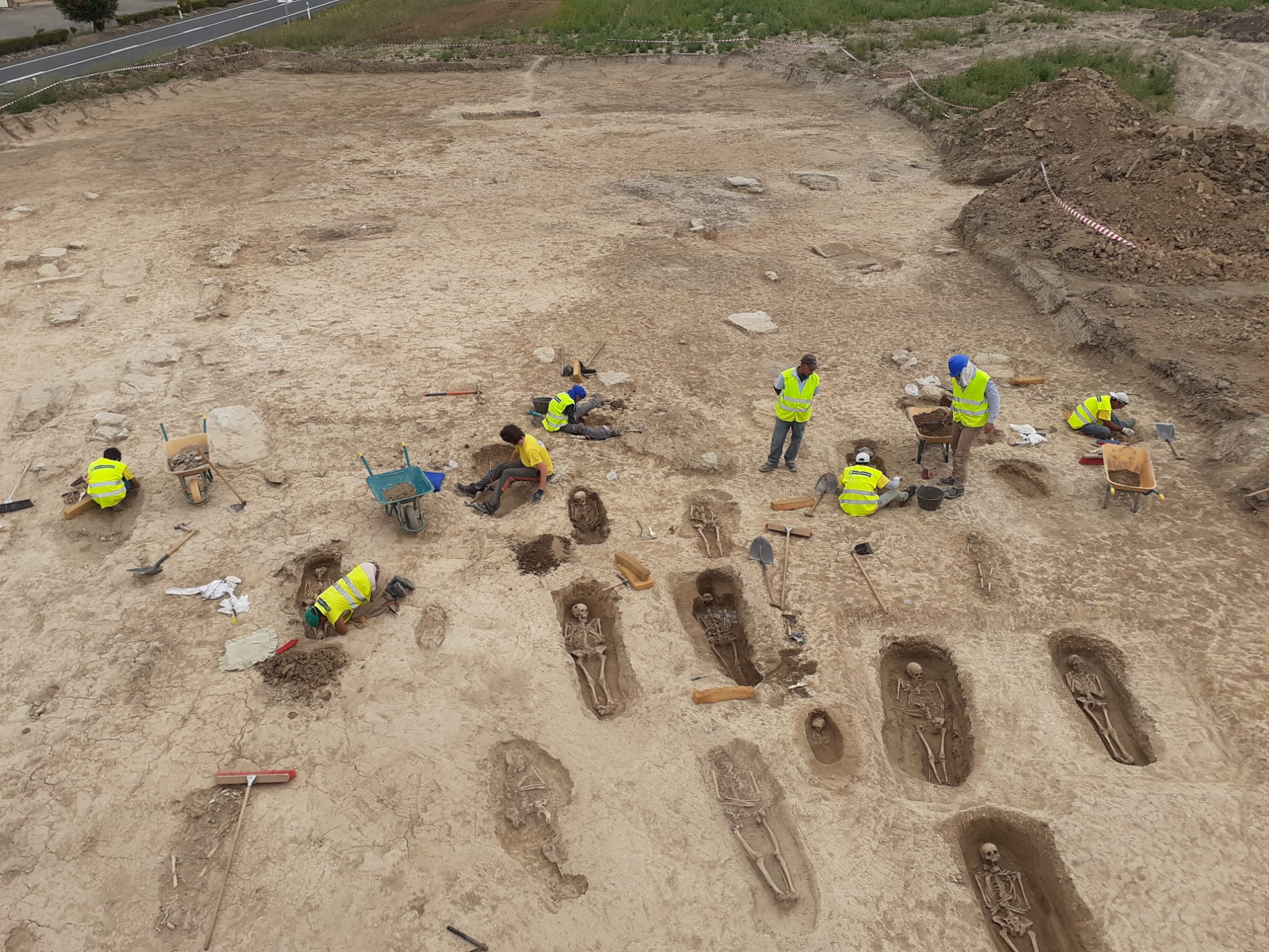 El origen de este hallazgo son los trabajos arqueológicos previos al desdoblamiento de la carretera N-120