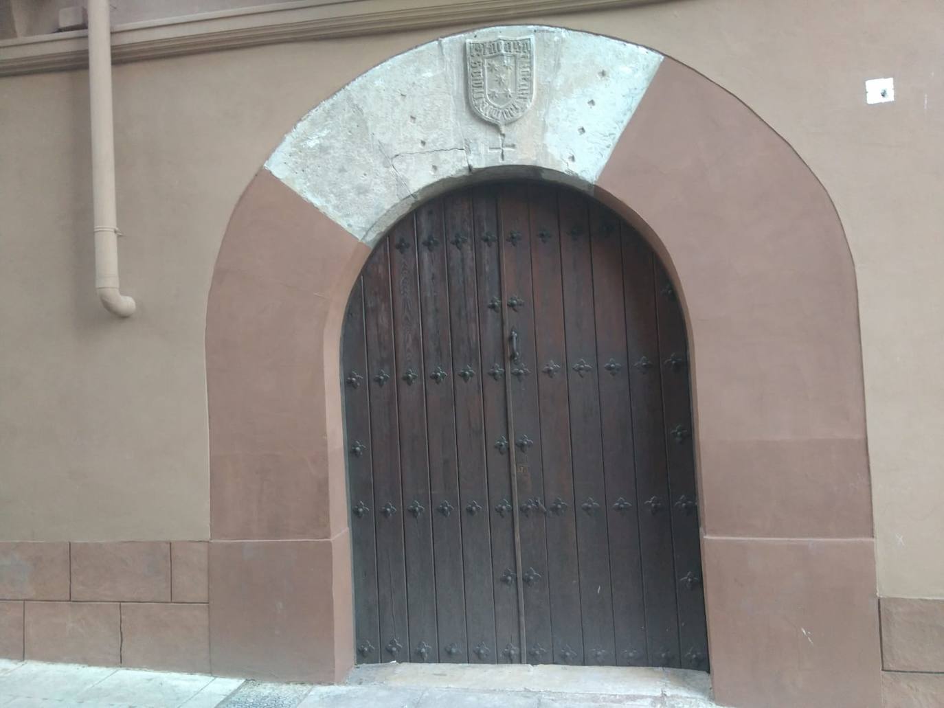 La Casa Carramiñana, en plena zona histórica de Calahorra, en la calle San Andrés, ha sido reformada y adaptada en su totalidad para albergar la oficina técnica de urbanismo y casco antiguo. Incluirá además el traslado al edificio de los responsables de agricultura y medio ambiente.