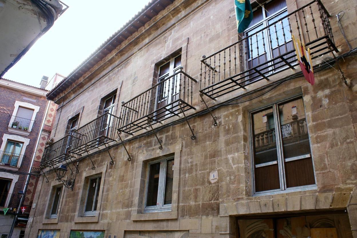 Vista de la fachada de la futura residencia de Asprodema que da a la calle Constantino Garrán. 