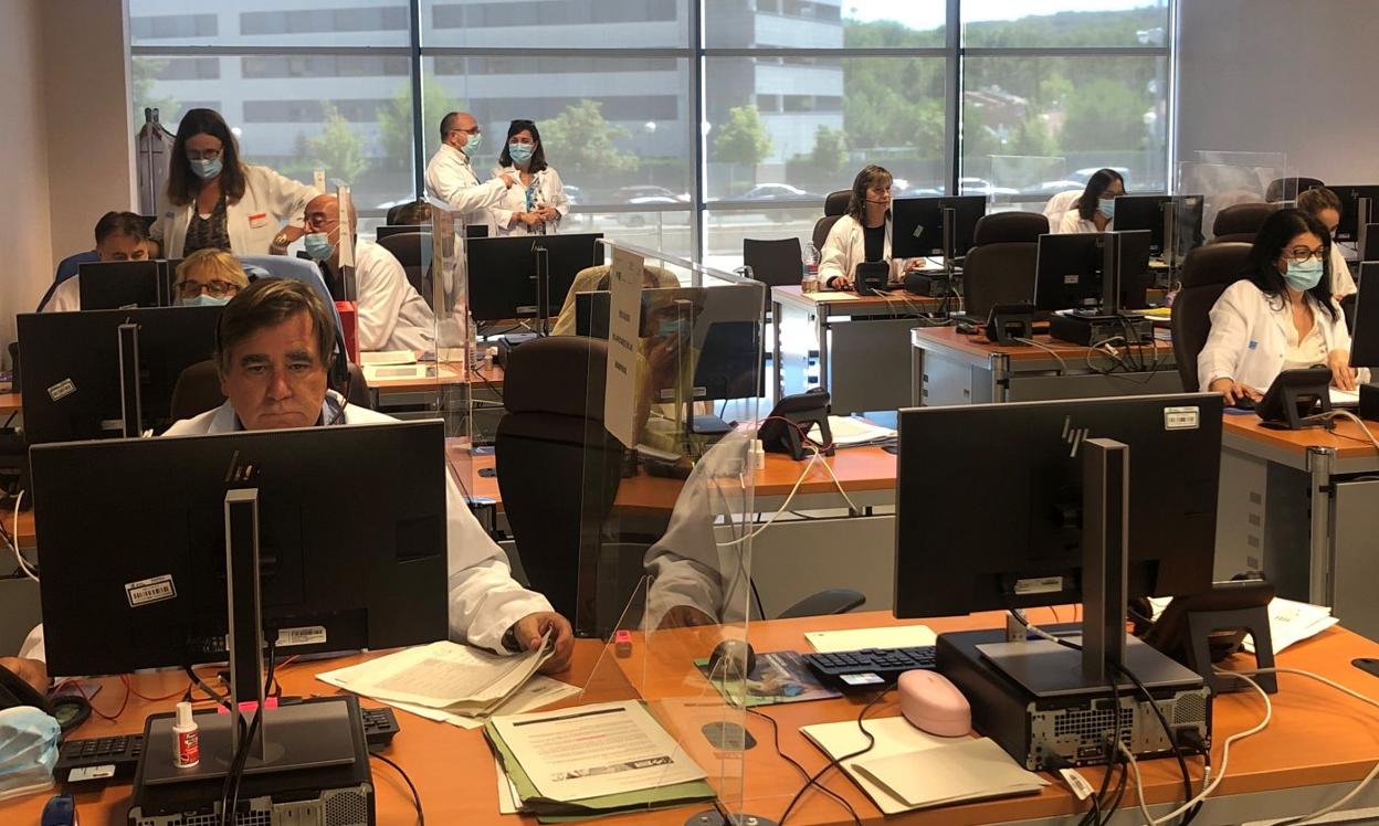 Alba y Lafuente, ayer en las instalaciones del CIBIR. 