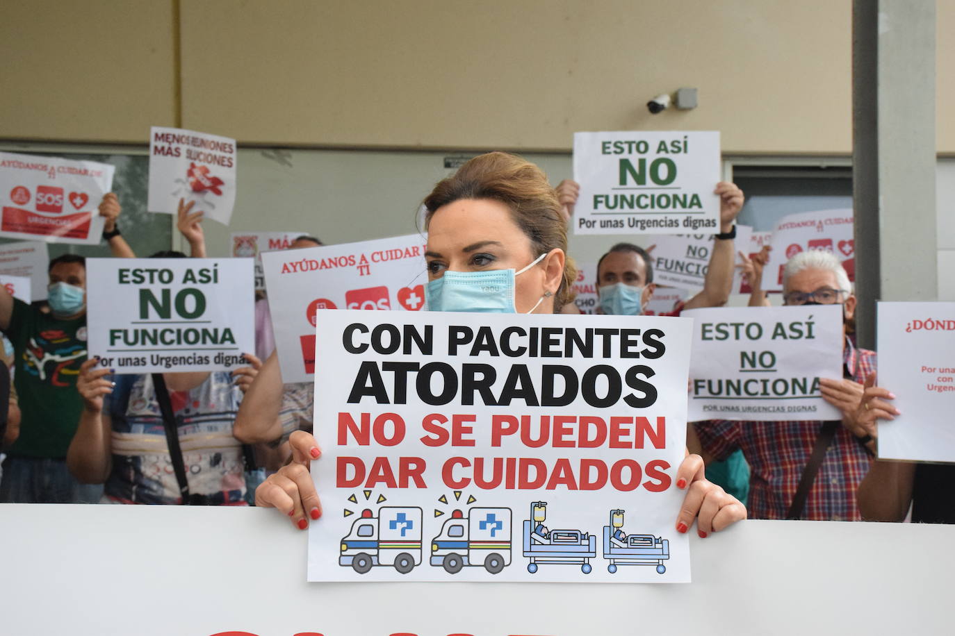 Los sanitarios y trabajadores volvieron a concentrarse este lunes para expresar sus reinvindicaciones