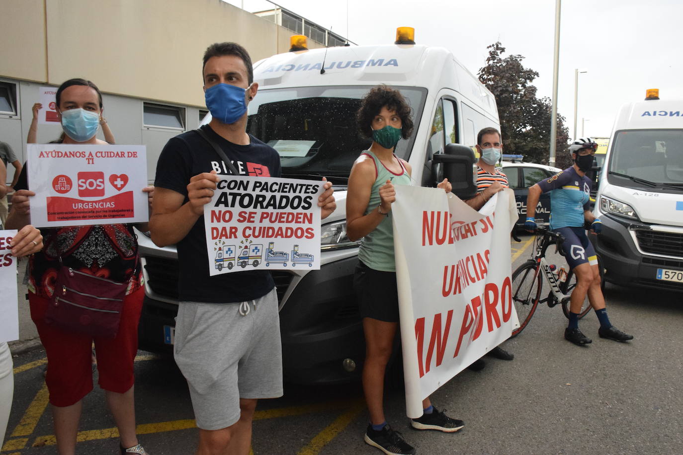 Los sanitarios y trabajadores volvieron a concentrarse este lunes para expresar sus reinvindicaciones