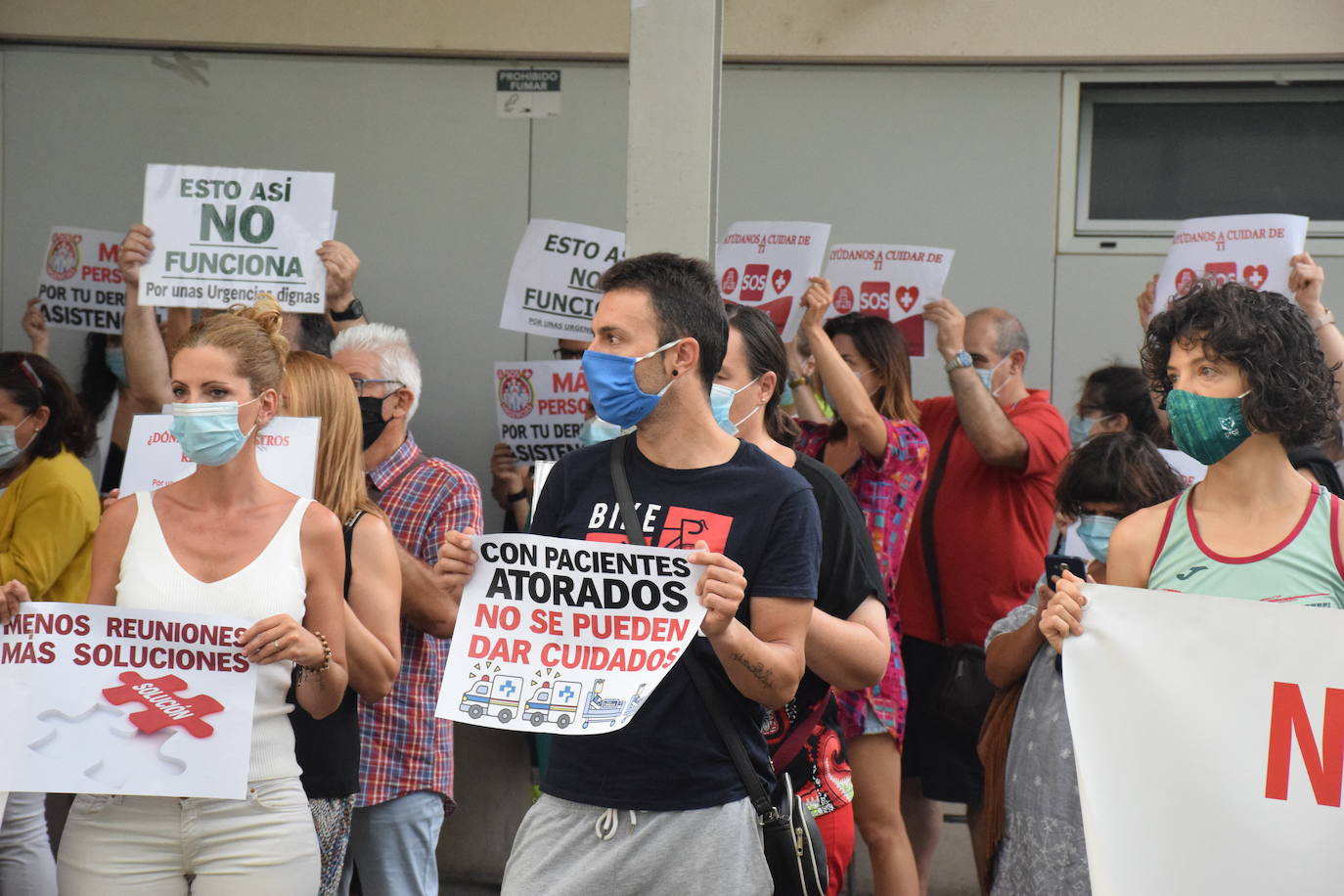 Los sanitarios y trabajadores volvieron a concentrarse este lunes para expresar sus reinvindicaciones