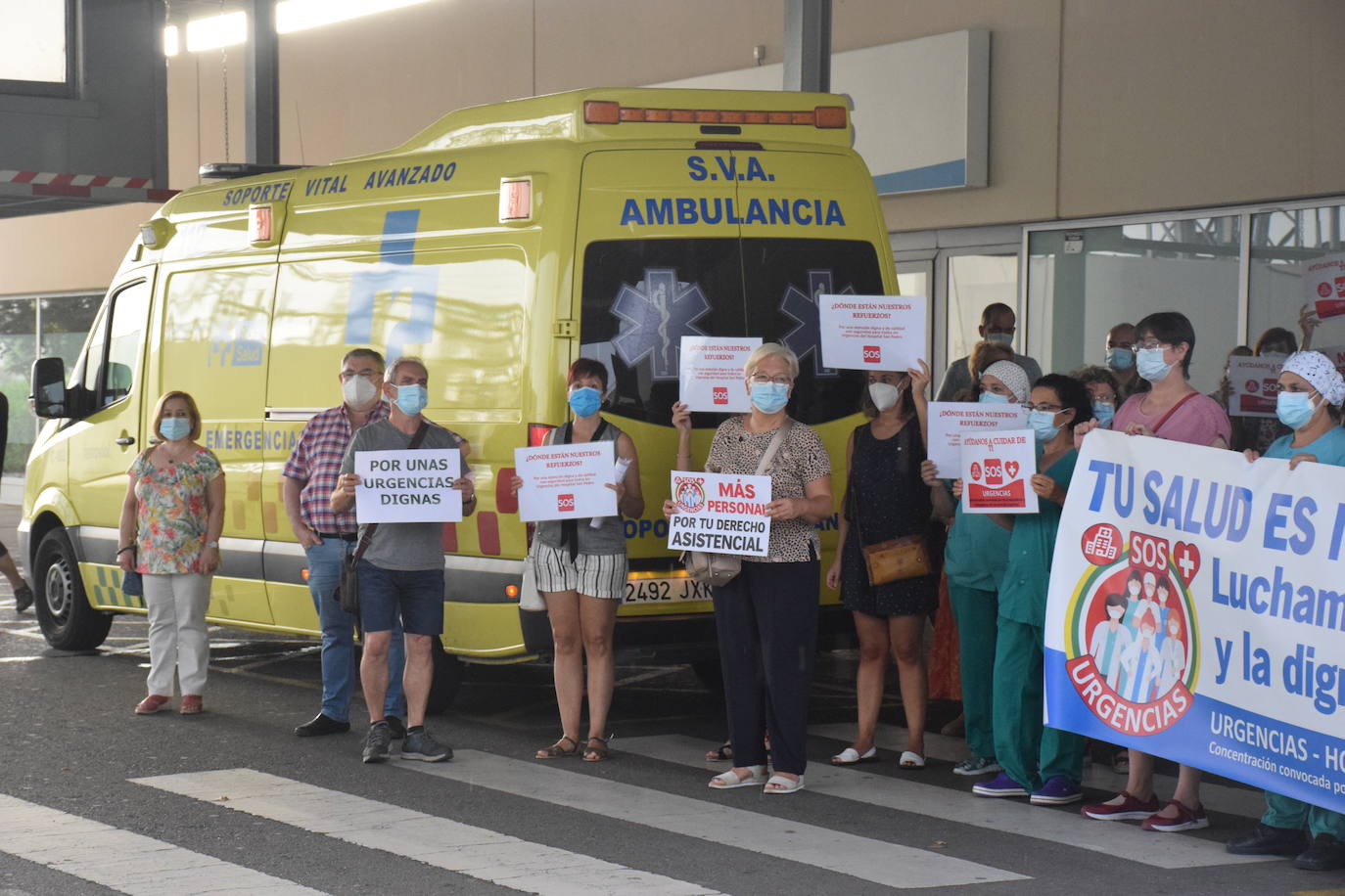 Los sanitarios y trabajadores volvieron a concentrarse este lunes para expresar sus reinvindicaciones
