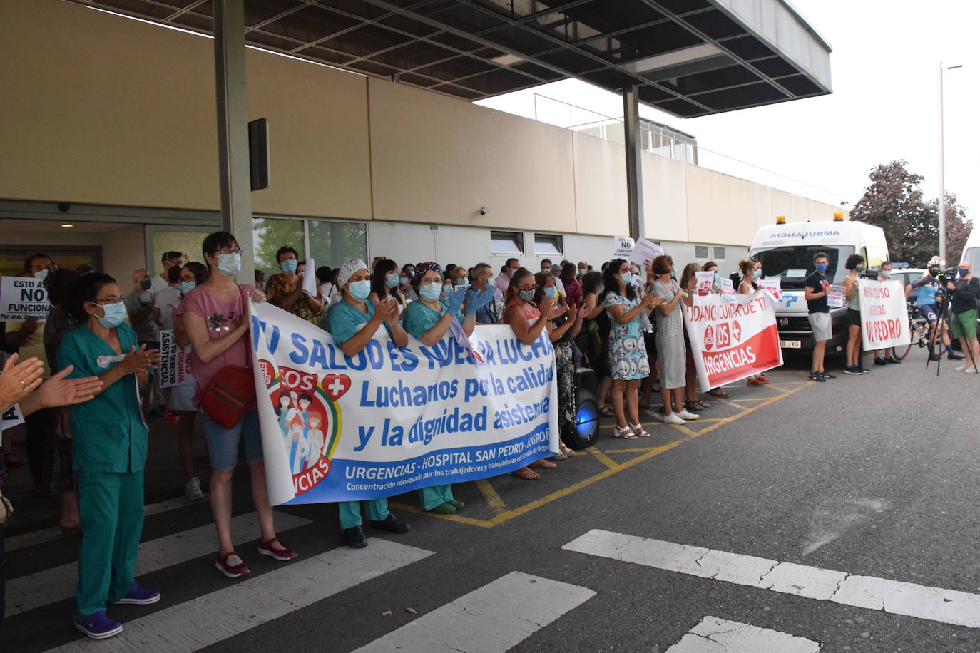 Los sanitarios y trabajadores volvieron a concentrarse este lunes para expresar sus reinvindicaciones