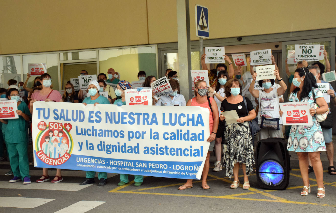 Los sanitarios y trabajadores volvieron a concentrarse este lunes para expresar sus reinvindicaciones