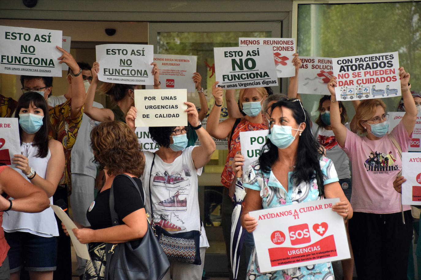 Los sanitarios y trabajadores volvieron a concentrarse este lunes para expresar sus reinvindicaciones