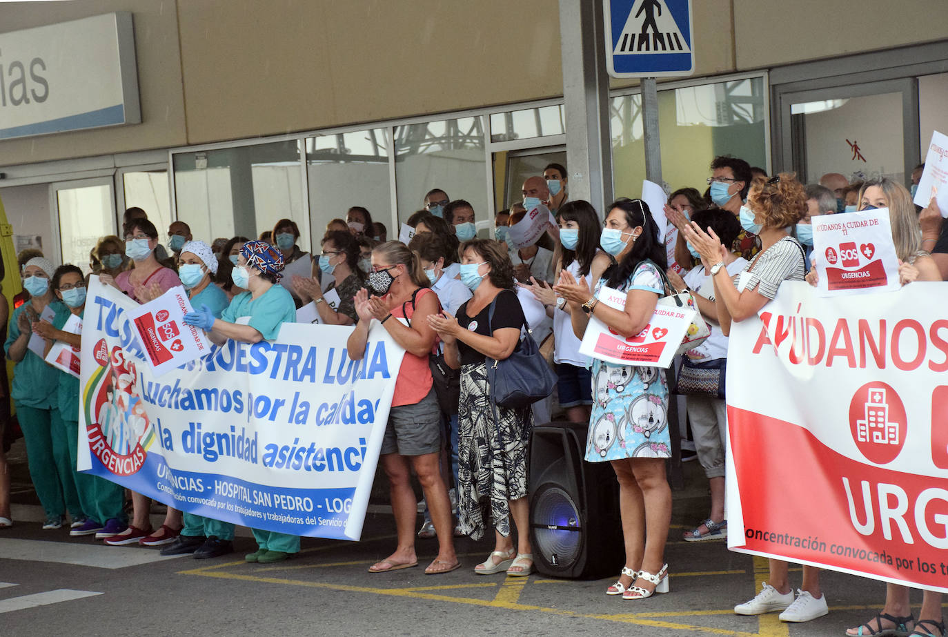 Los sanitarios y trabajadores volvieron a concentrarse este lunes para expresar sus reinvindicaciones