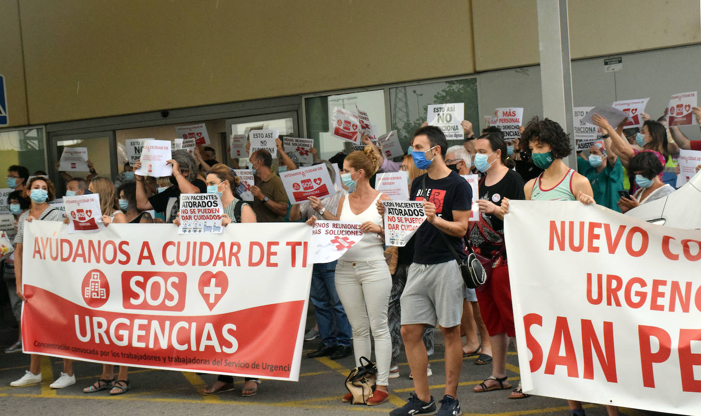 Los sanitarios y trabajadores volvieron a concentrarse este lunes para expresar sus reinvindicaciones