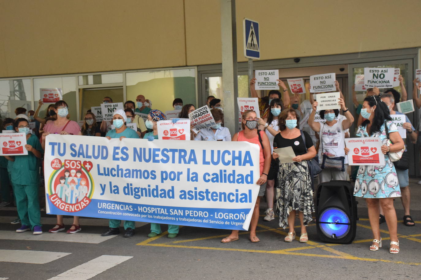 Los sanitarios y trabajadores volvieron a concentrarse este lunes para expresar sus reinvindicaciones