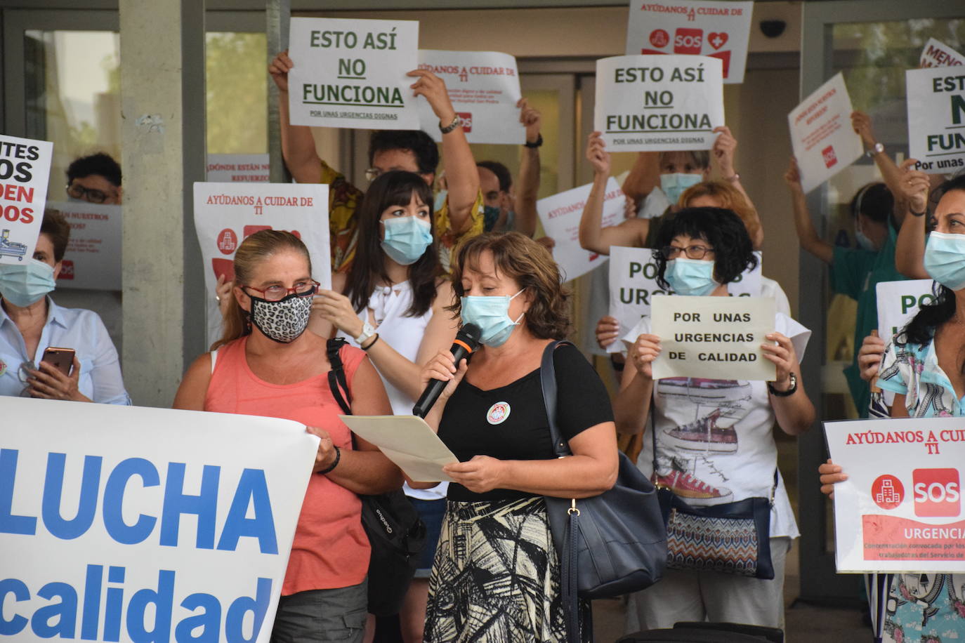 Los sanitarios y trabajadores volvieron a concentrarse este lunes para expresar sus reinvindicaciones