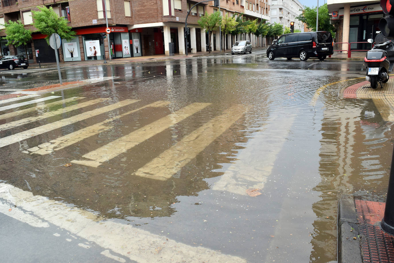 En la capital riojana, hubo lluvia y granizo