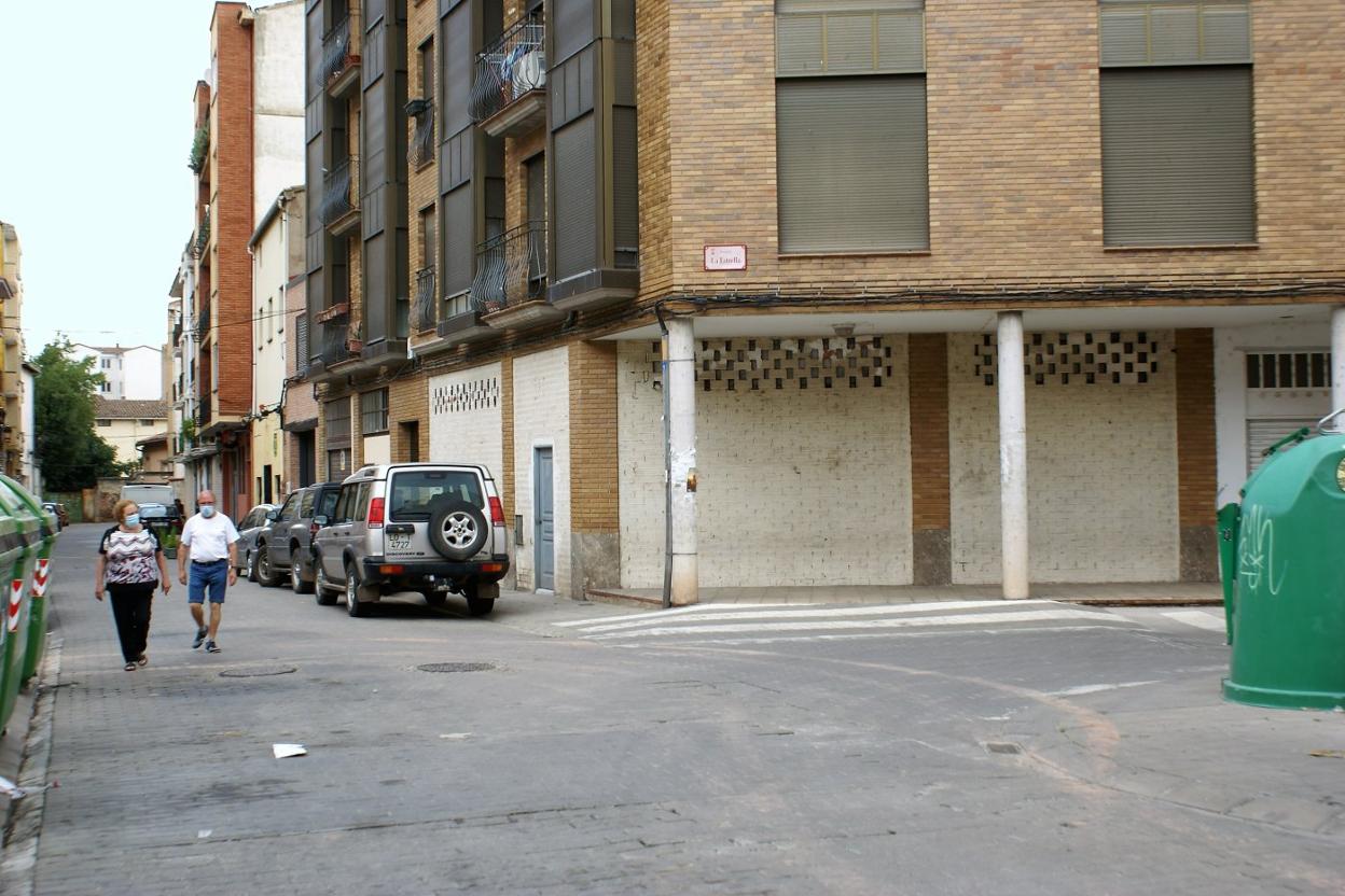 Cruce entre las calles Travesía de Arrabal de la Estrella y Las Parras. 