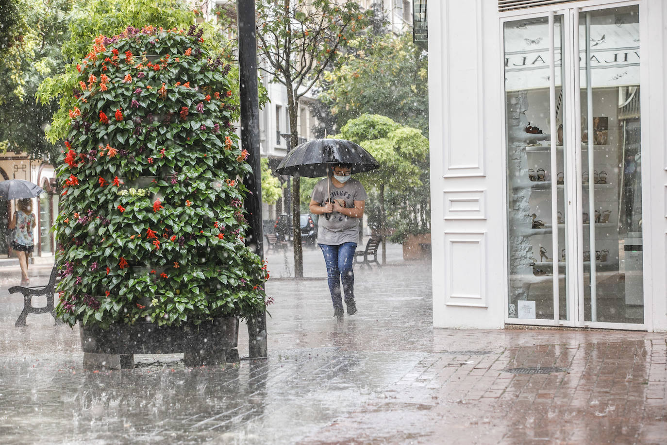 La capital riojana sufrió una fuerte tormenta este miércoles desde las dos a las tres de la tarde