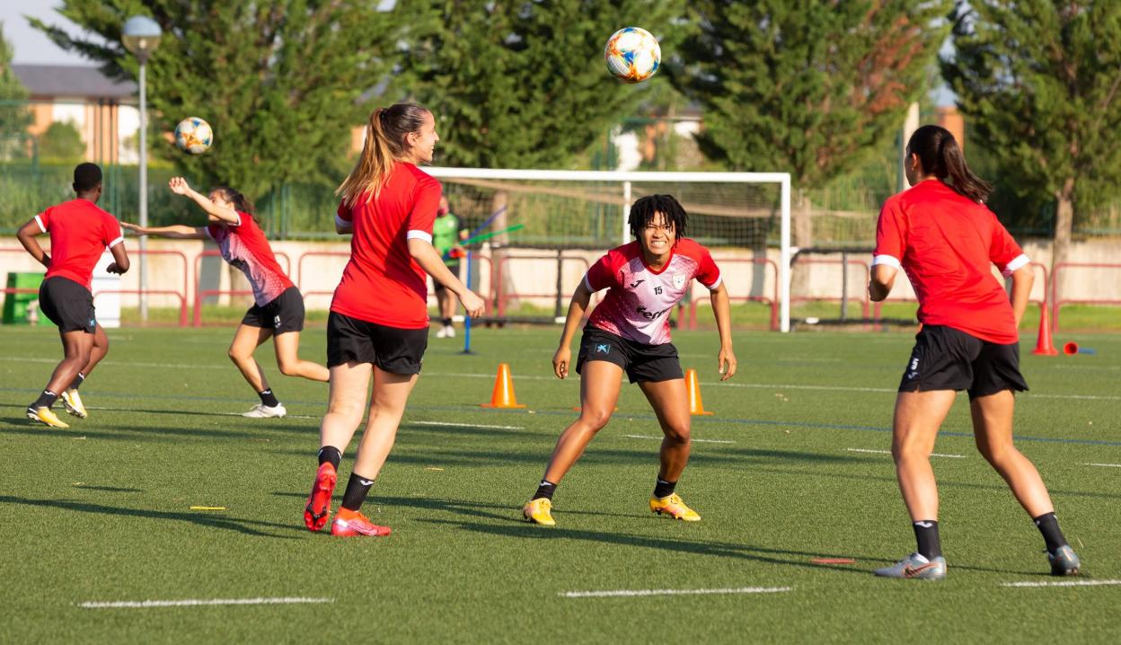 La delantera Ida Guehai, en un entrenamiento de la pretemporada. 