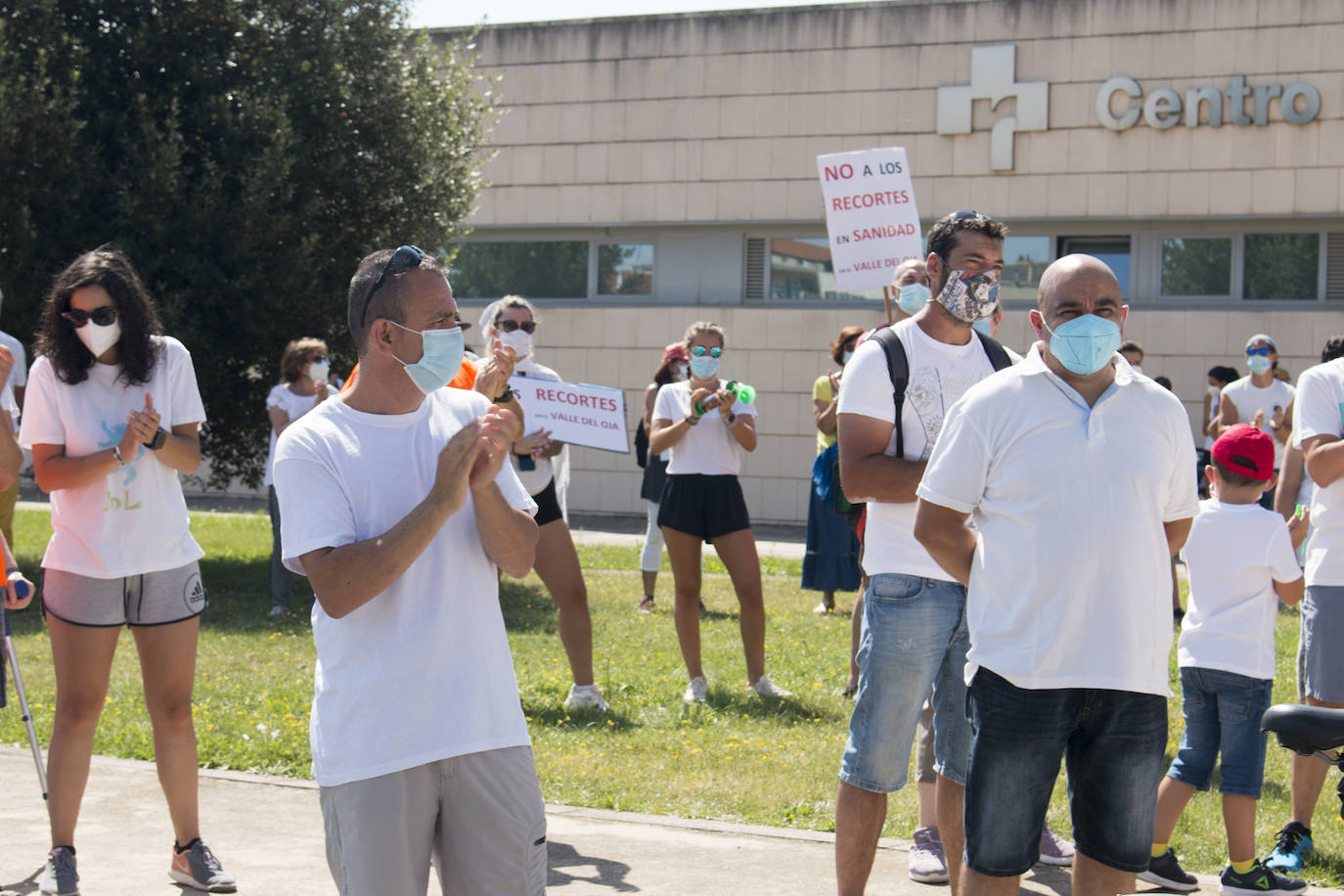 Fotos: Cerca de 300 vecinos protestan por los recortes sanitarios en Santurde, Santurdejo y Pazuengos