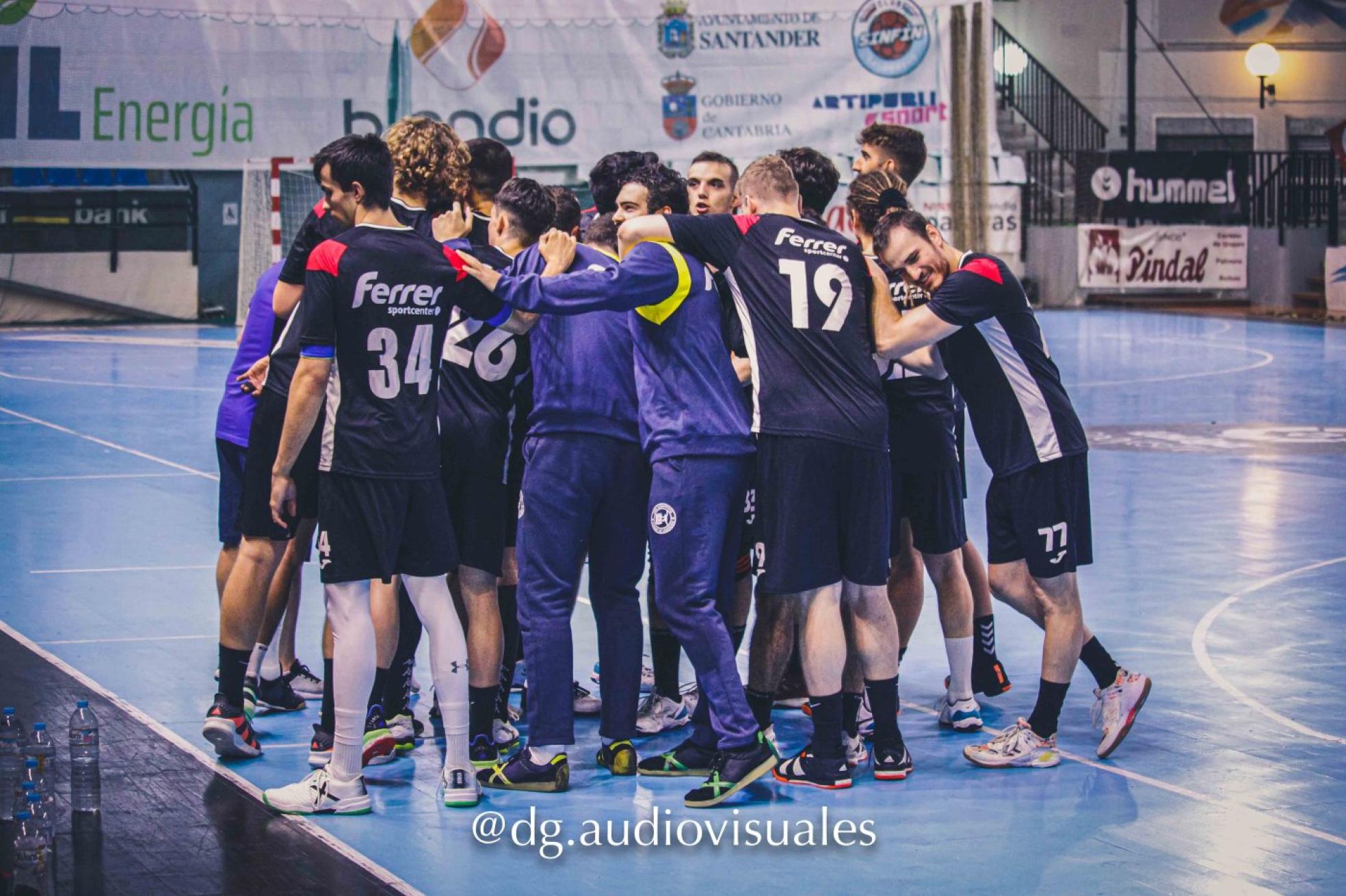 Corro del Ciudad de Logroño el sábado pasado en La Albericia, cuando se enfrentaron al Balonmano Sinfín. 