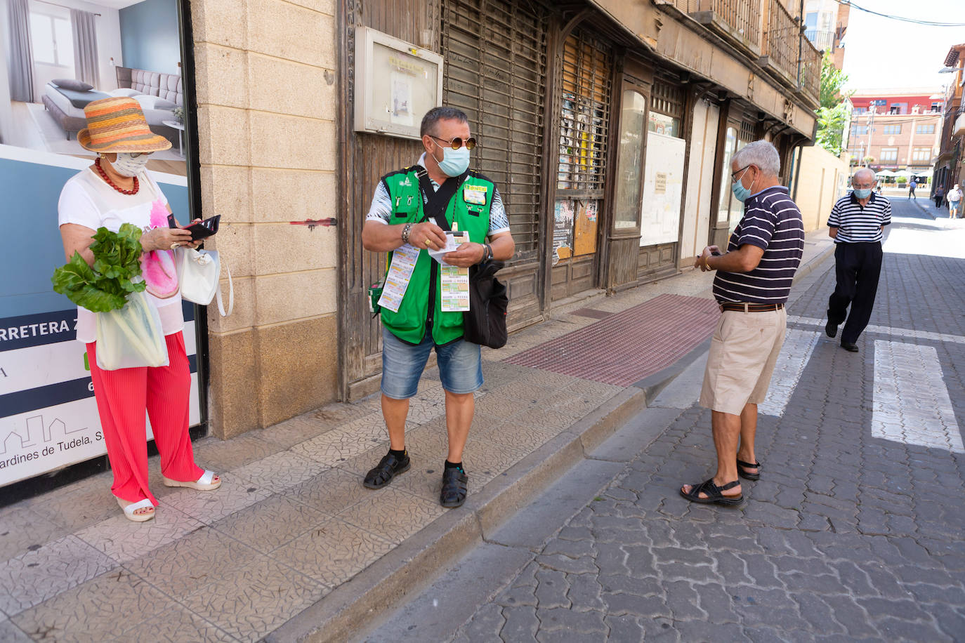 Pruebas y tensa espera. El municipio riojabajeño trata de mantener la normalidad mientras el censo de infectados no deja de crecer. 