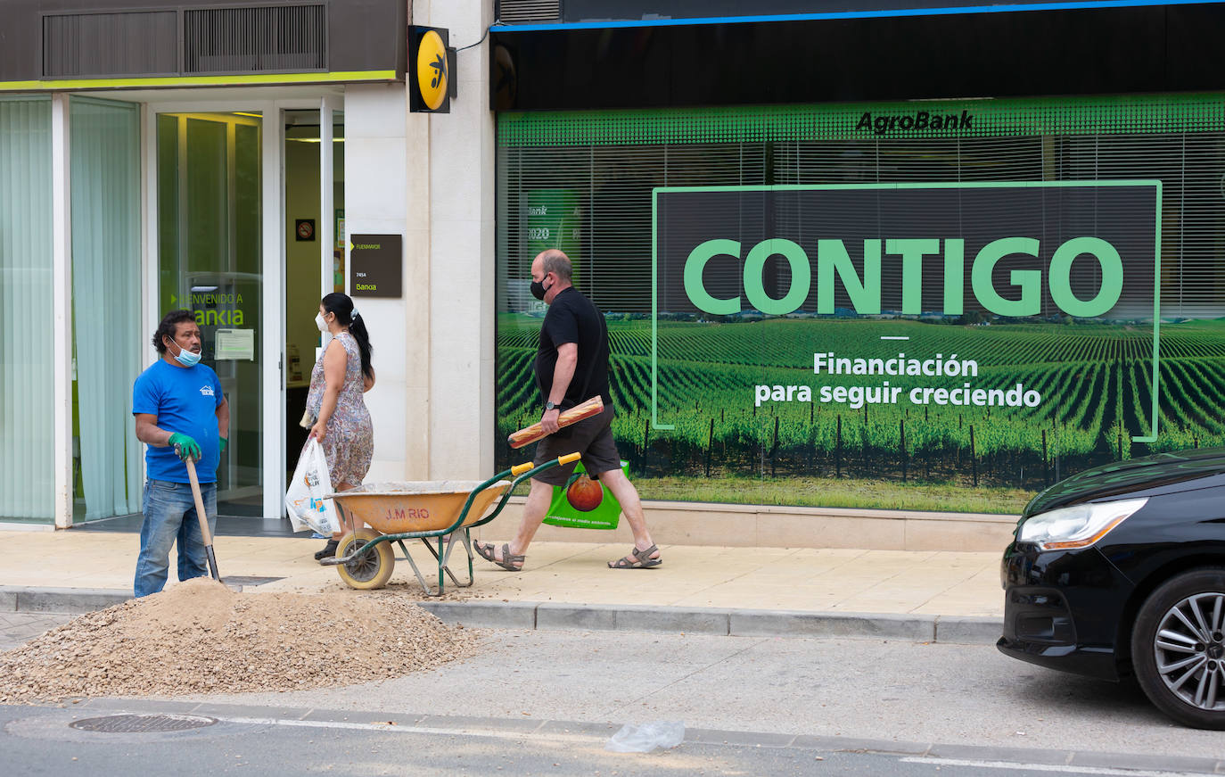 La localidad cierra instalaciones municipales tras varios positivos entre jóvenes