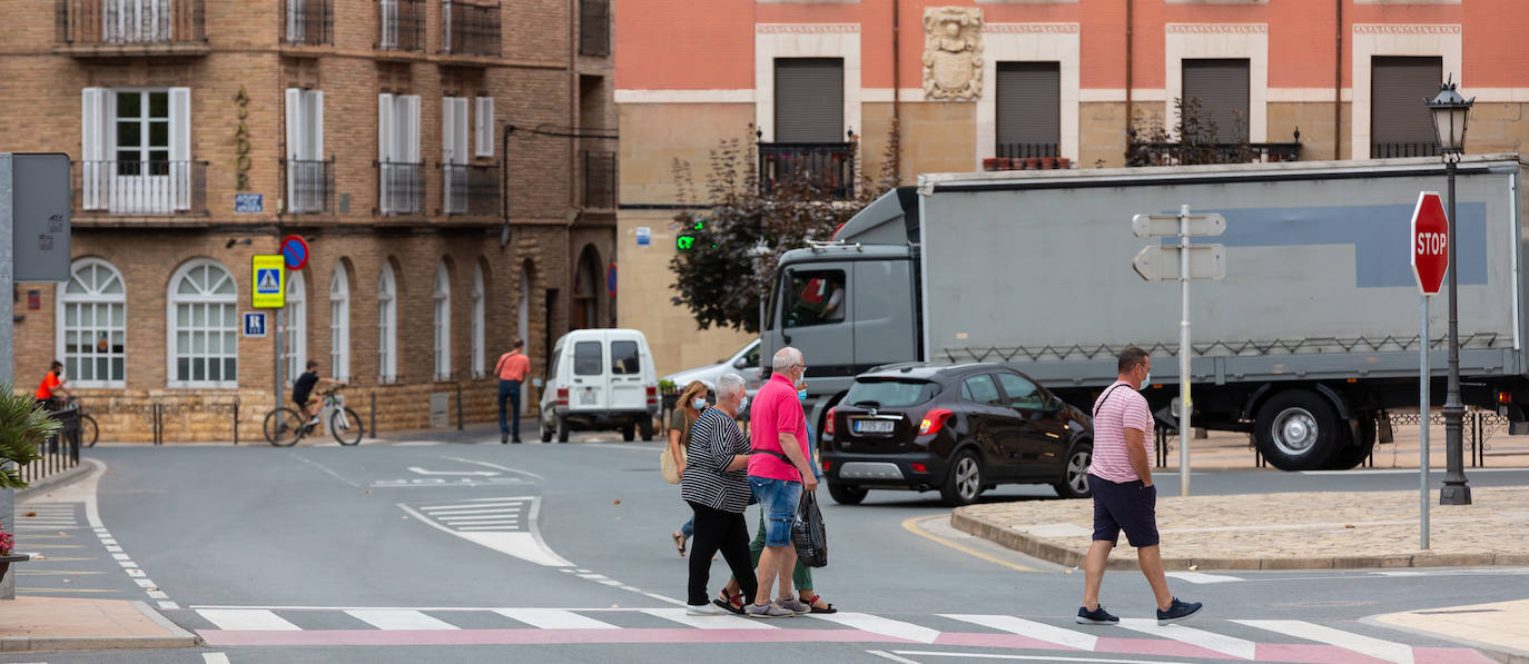 La localidad cierra instalaciones municipales tras varios positivos entre jóvenes