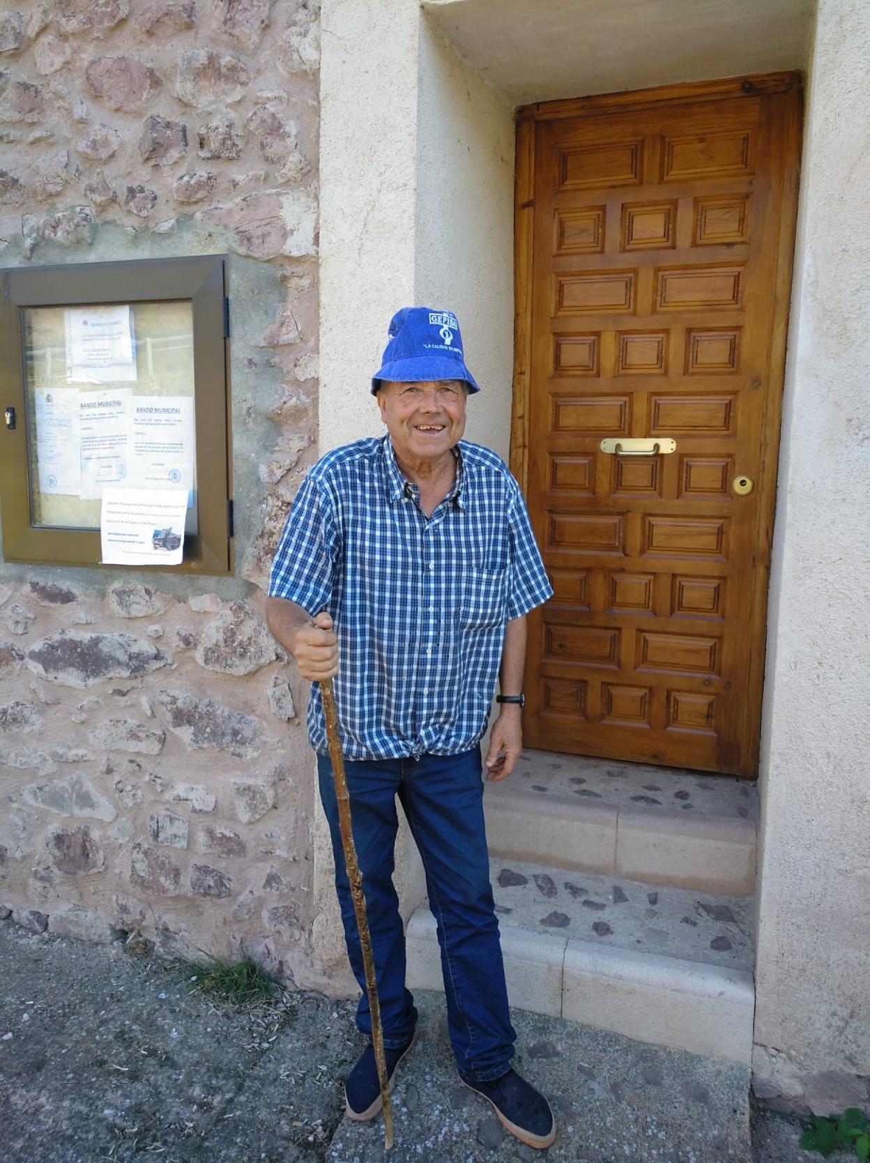 José Luis Merino Aldea posa en el Ayuntamiento de Pinillos, donde es alcalde desde hace 21 años. 