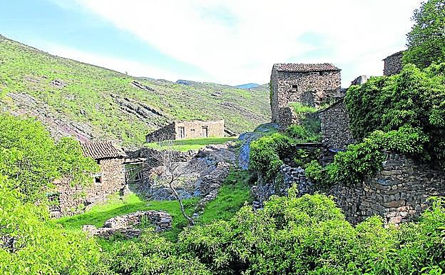 Imagen principal - La mano negra de la despoblación