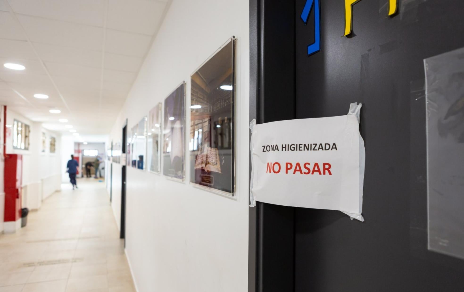 Cada zona desinfectada es cerrada con llave y señalizada. 