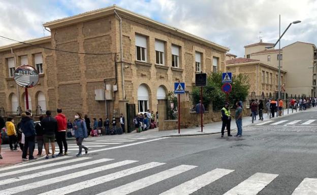 Imagen principal - Ilusión y normalidad en la vuelta al cole en Haro