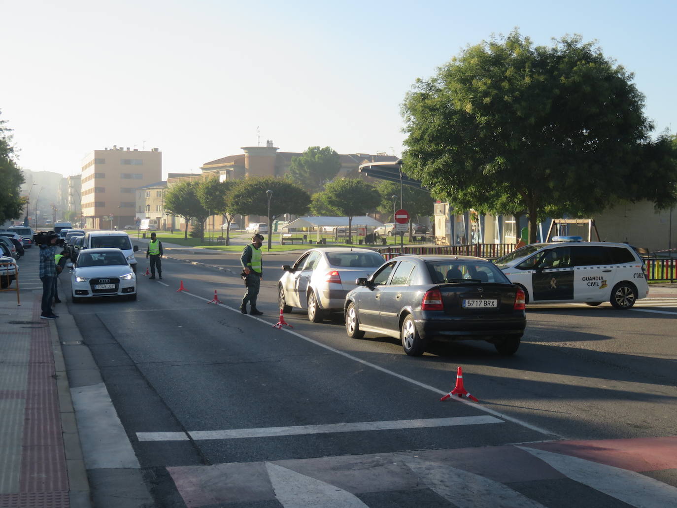 Controles a la entrada y salida de la ciudad riojabajeña, que ha vuelto a un punto entre la fase 1 y 2 para intentarcontener la epidemia