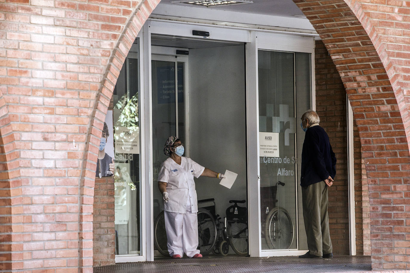 Controles a la entrada y salida de la ciudad riojabajeña, que ha vuelto a un punto entre la fase 1 y 2 para intentarcontener la epidemia